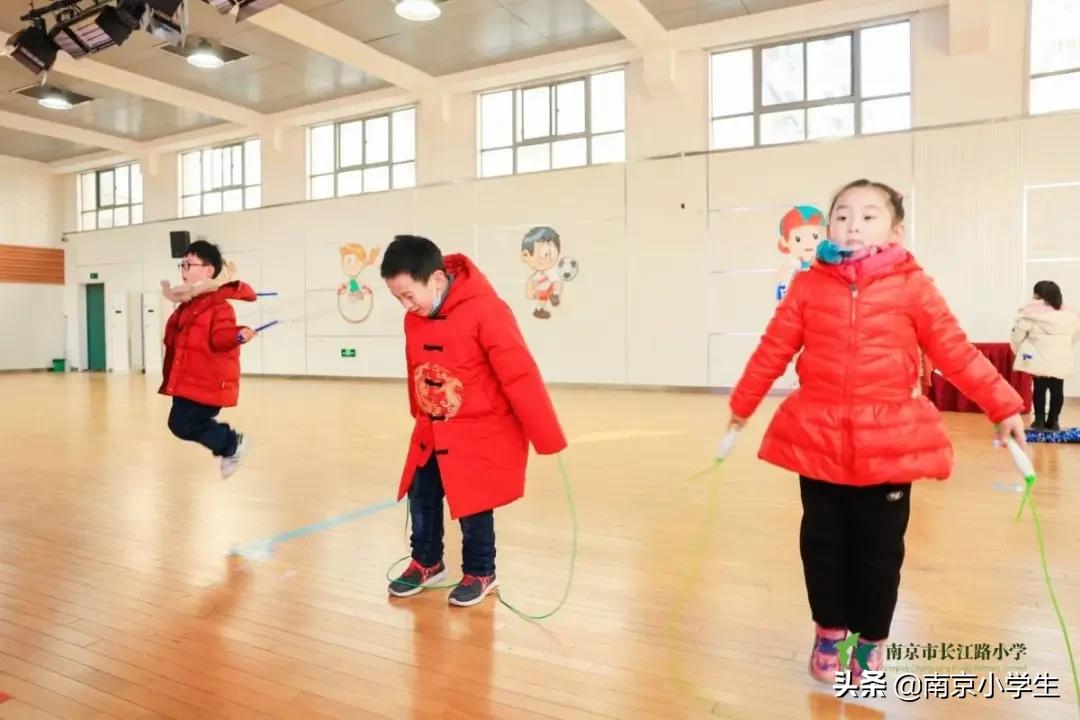 南京市长江路小学一年级开展“畅畅笑笑”乐评园活动