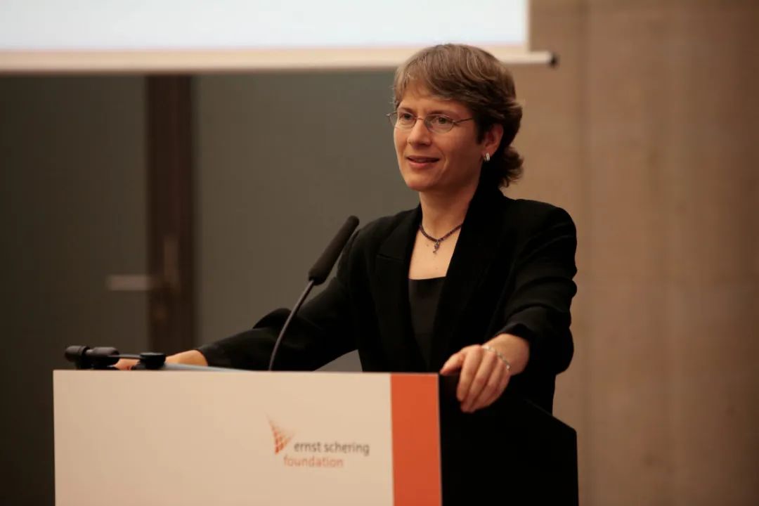 年度硬核女学霸爆红！当年是哈佛乐队键盘手，如今是诺贝尔得主…