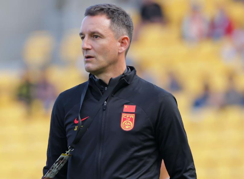 媒体：因对手太弱，国足将全力进攻，艾克森武磊有望搭档锋线！