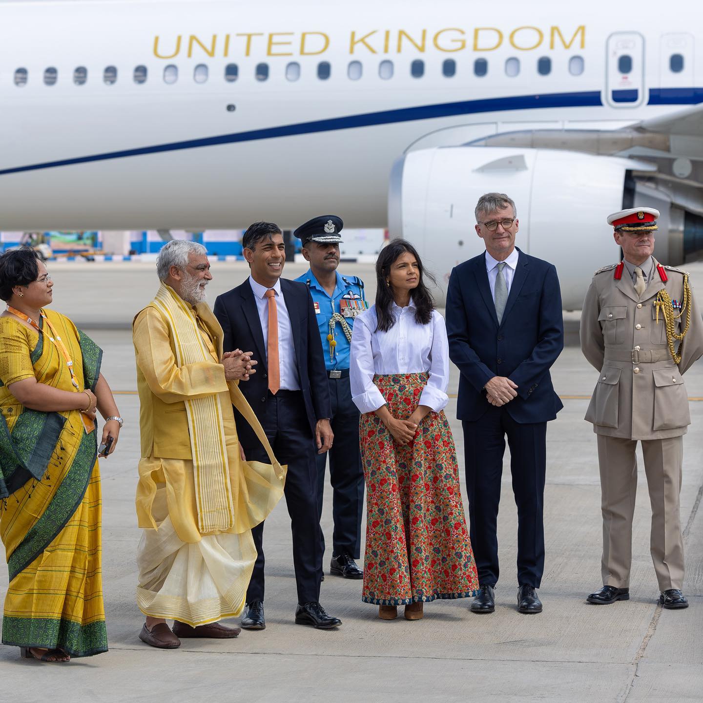 英第一夫人给老公打领带超甜！两套纱丽闪耀G20，比韩国夫人还闪