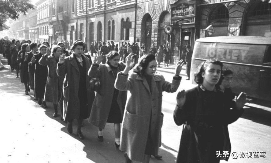 50年代处刑老照片图文,晚清犯人被打板子