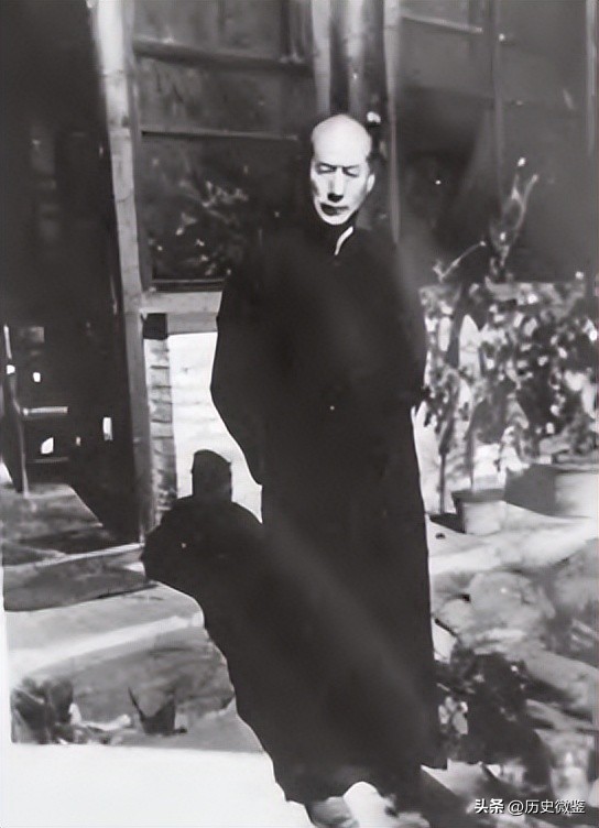 72年张伯驹给陈毅写了一幅挽联，毛主席看到后：尽快给他安排工作