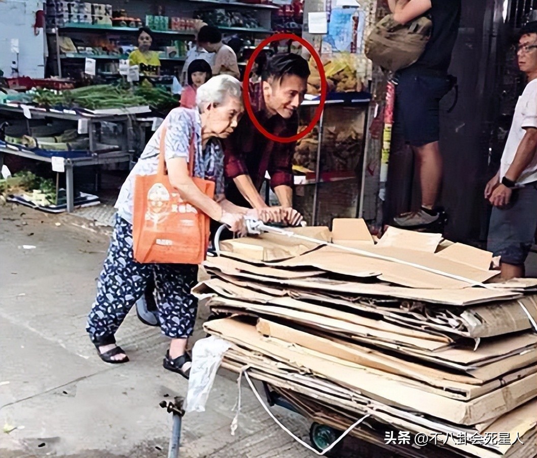 ​内地明星被捧上天，港星却逛地摊、地铁出行，差距咋这么大？