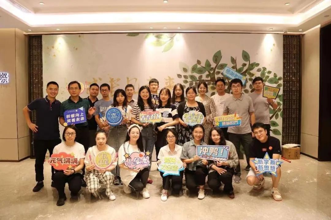 百尺竿头思更进,策马扬鞭自奋蹄——22级MBA1班第一学年总结