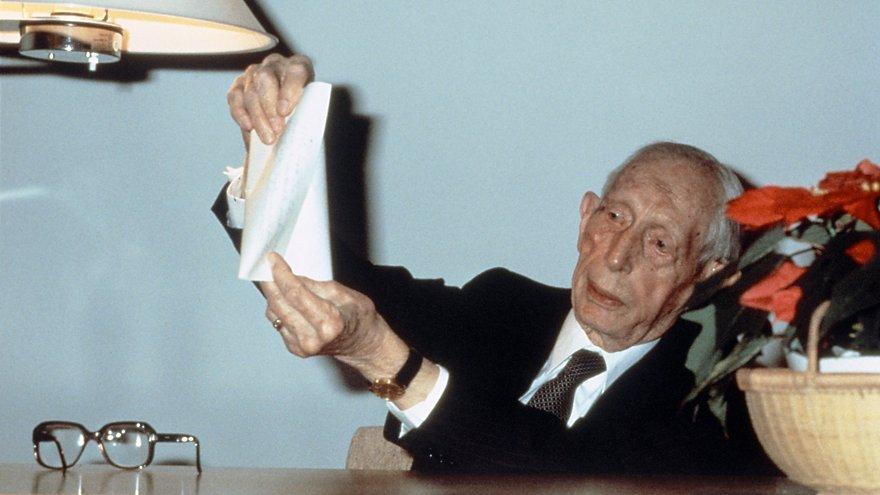 一个纸盒，装下千亿商业帝国