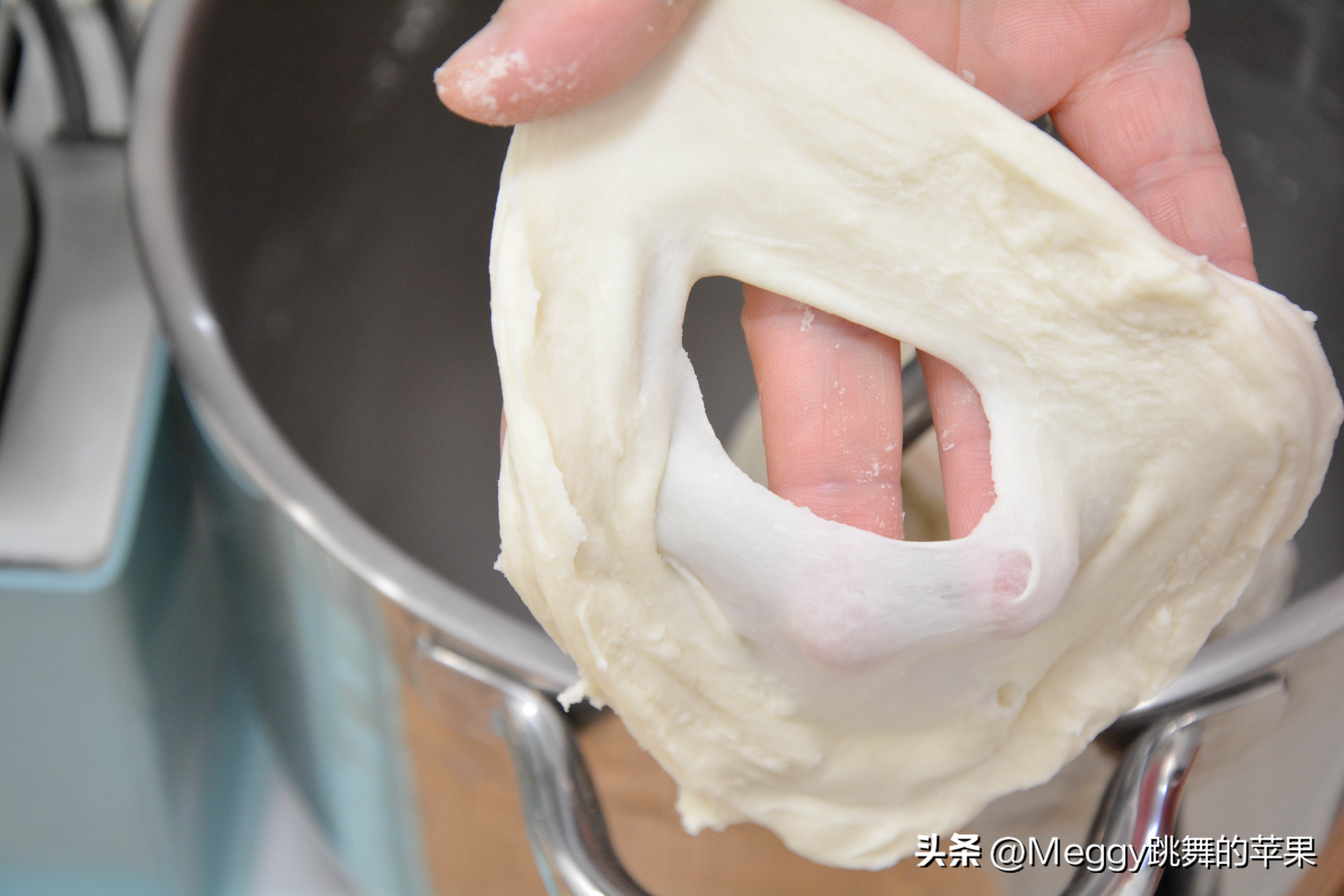 这个奶酪花环面包棒极了,颜值与美味并存,新年送礼可以有