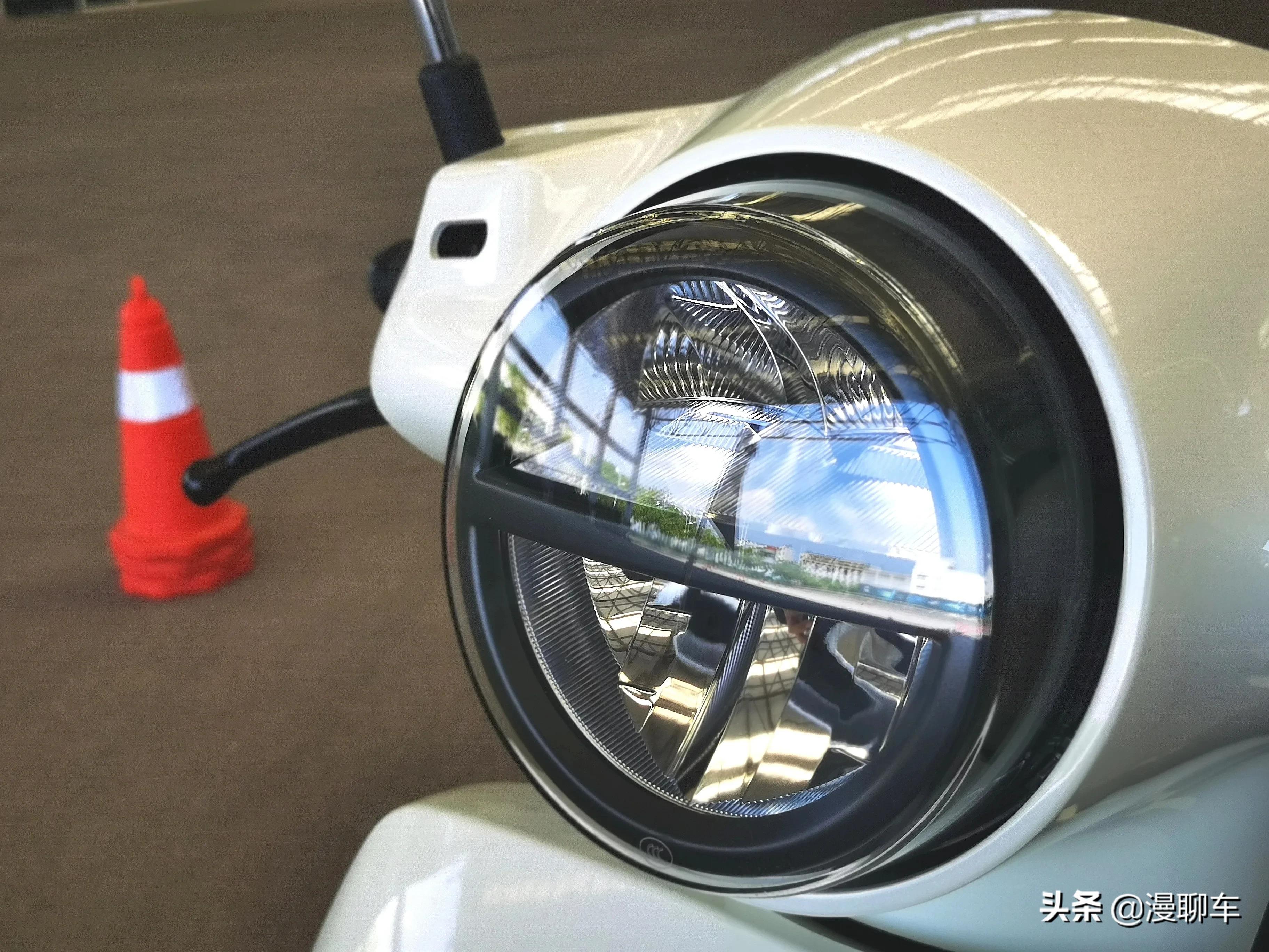 本田复古踏板ns125la介绍,新大洲本田复古踏板ns125落地价