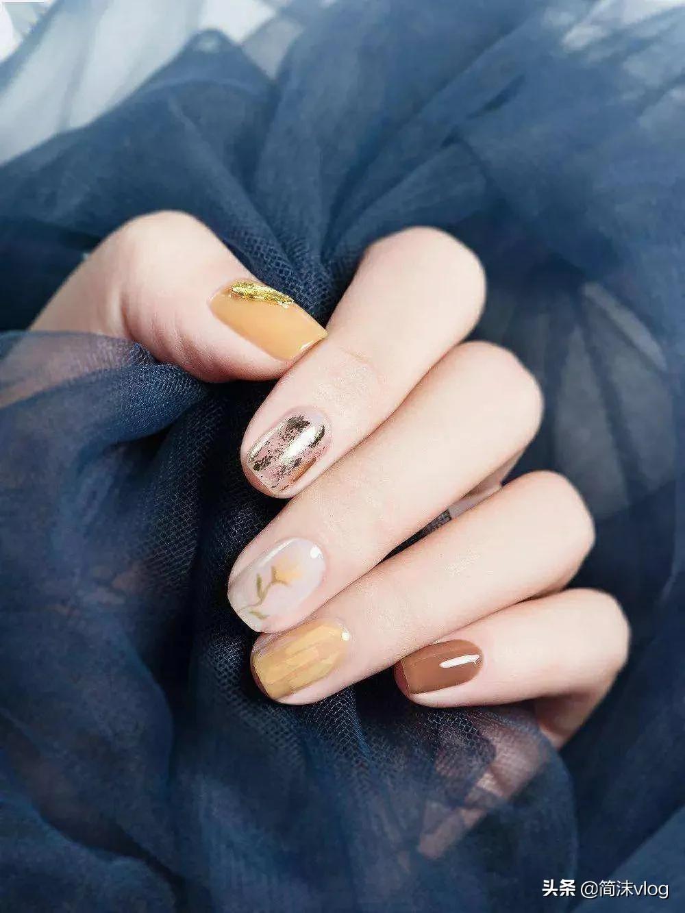 2022美甲爆款新年小短甲,适合2022过年的美甲图片