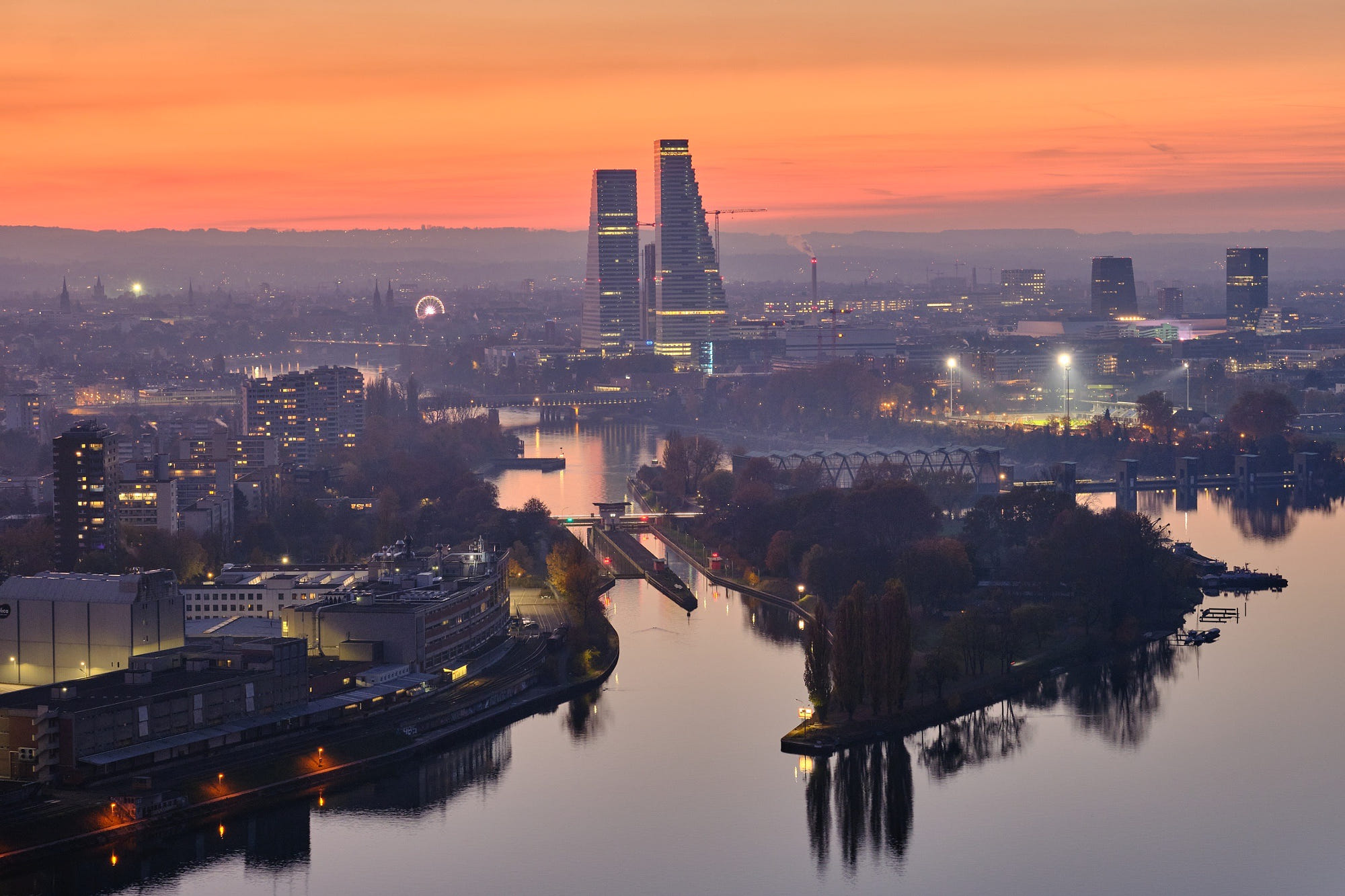 缃楁皬鍒惰嵂涓栫晫绗竴,缃楁皬鍥介檯鍒惰嵂宸ㄥご
