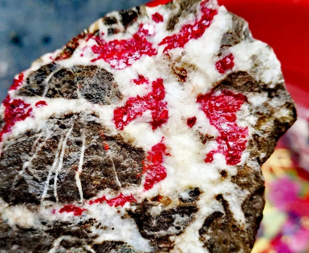 那一抹晶莹的神秘红--潜生在中国人心目中的朱砂痣！