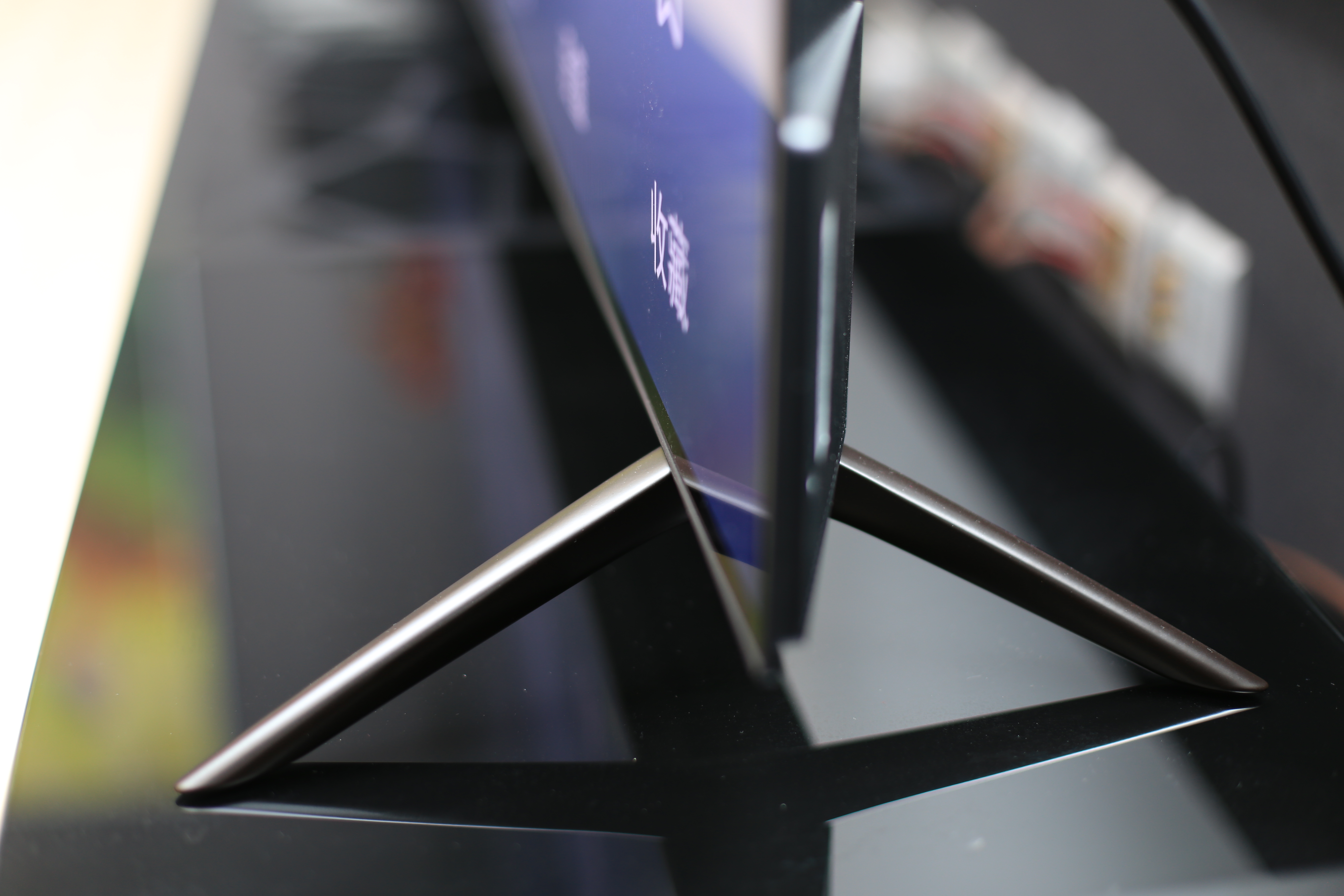 小米oled77寸,小米6oled和至尊版哪个好