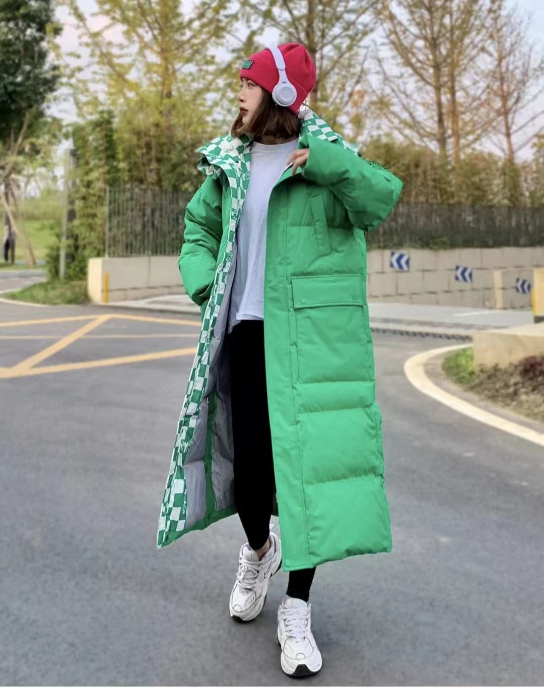 冬季穿什么颜色的羽绒服最百搭,流行的冬季羽绒服颜色搭配