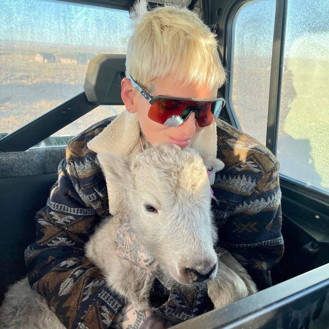 J姐自曝逃*光脱**明会：事业受挫丑闻缠身，都是他们害的?