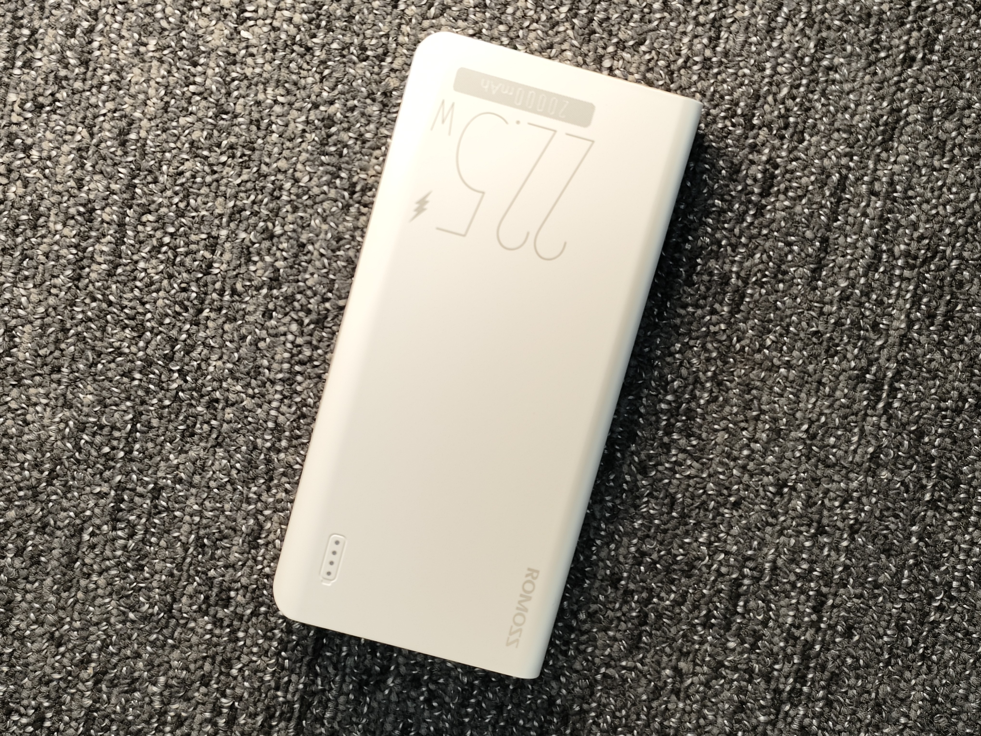 充电宝选10.5的还是18w,能充满20多部手机的充电宝该咋选