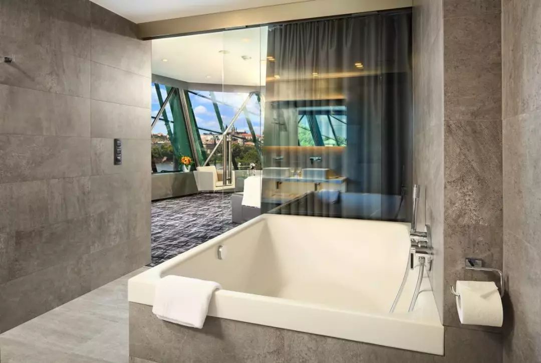 解构主义弗兰克盖里,美国建筑师弗兰克盖里的建筑风格