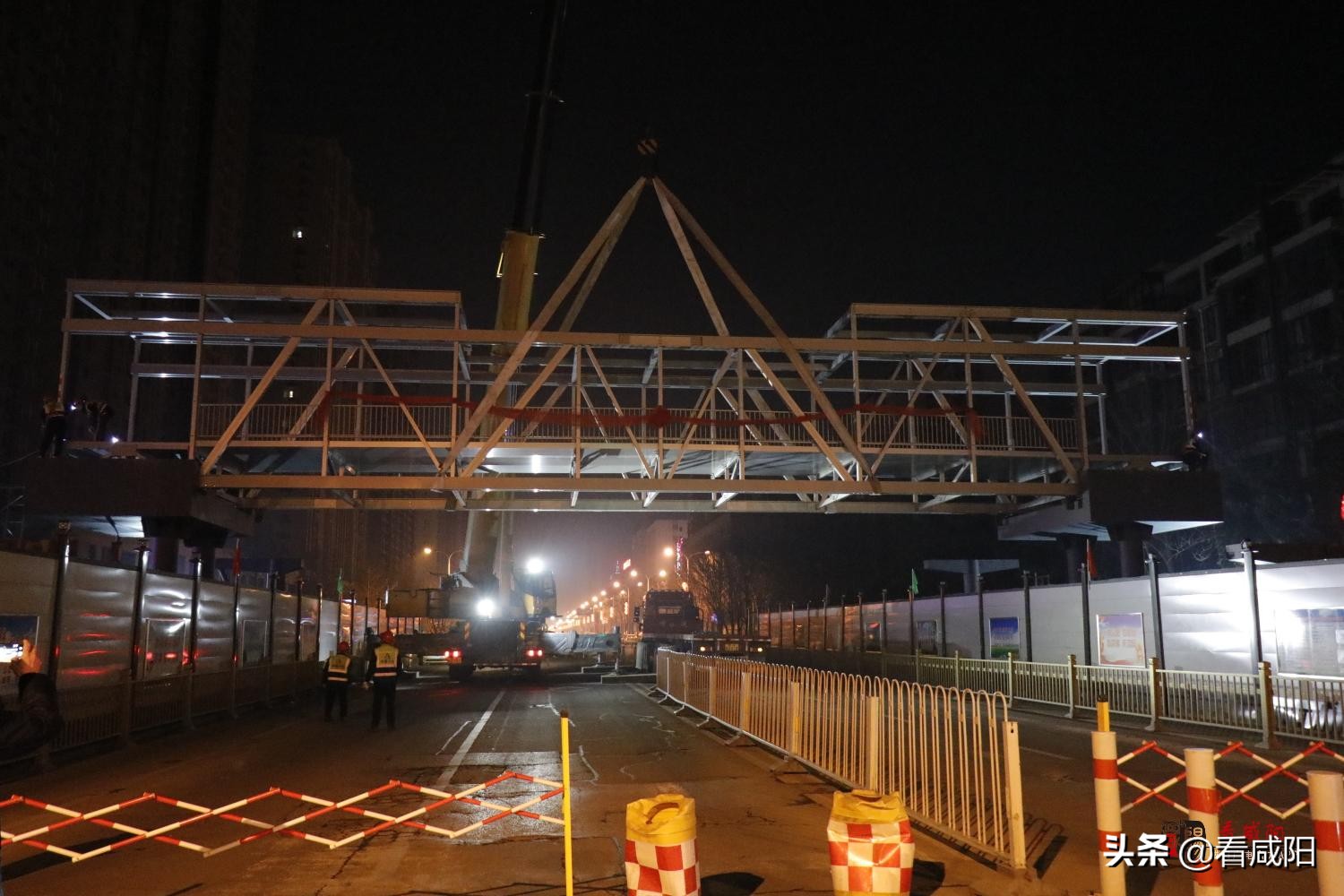 咸阳玉泉华泰天桥,咸阳团结路人行天桥