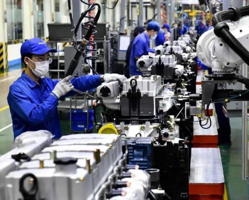 为什么现在年轻人不愿意去制造业,制造业艰难时刻打工人何去何从