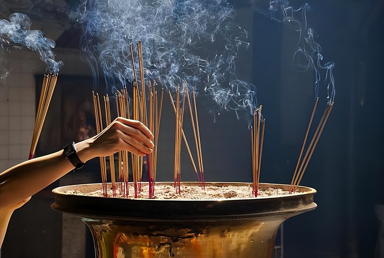 近日频频翻车的官媒，已经脱离群众太久，他们被人反感是有原因的