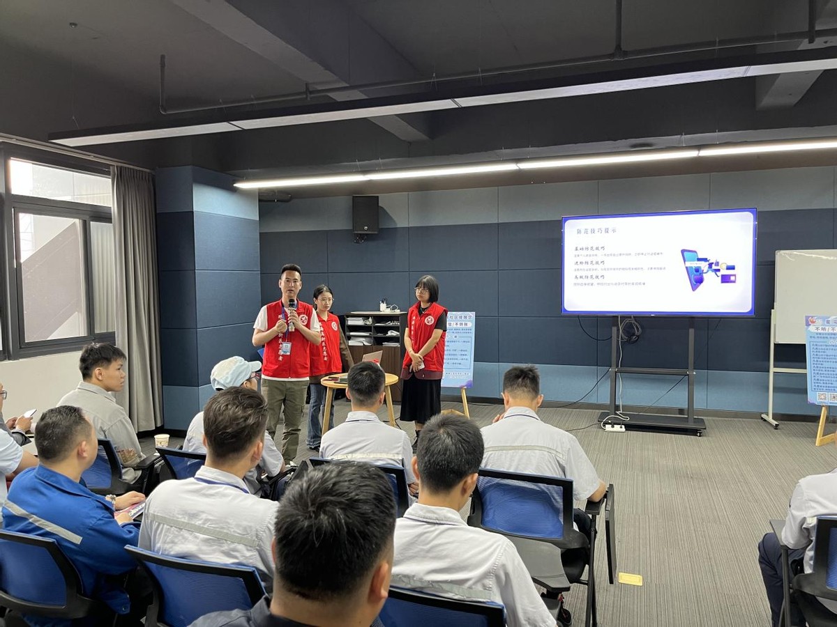 “筑牢平安构建卓越”珠海高新区反*教邪**警示教育宣传进企业活动