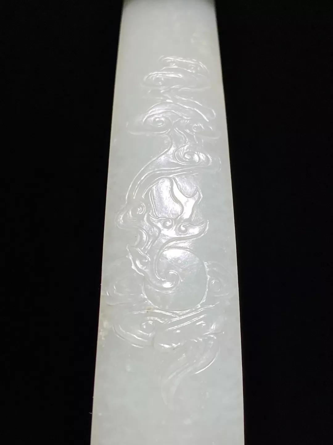 乾隆和田玉籽料八卦纹图片,清乾隆山水画玉如意