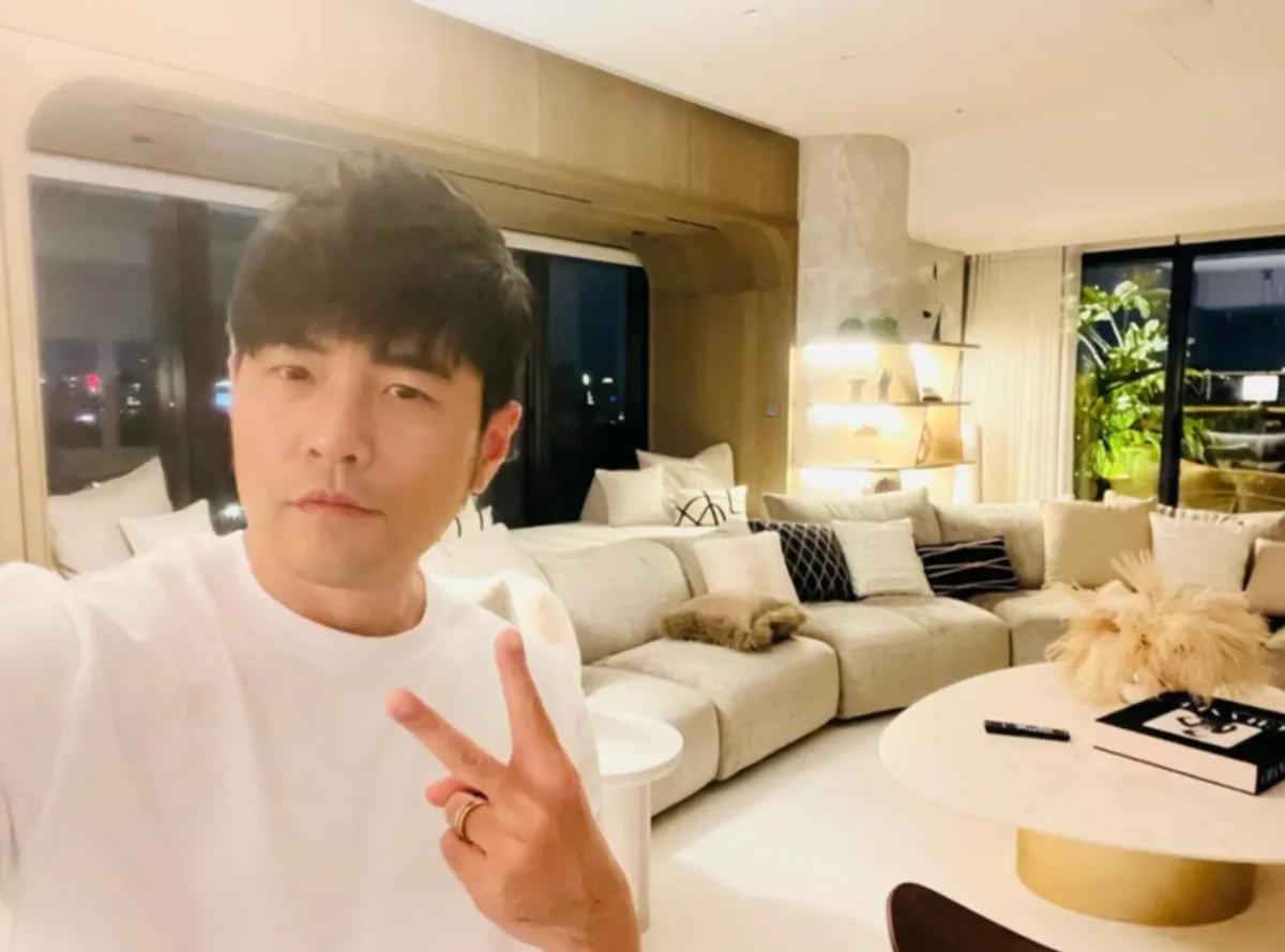 周杰伦1600万的车,周杰伦的飞机和30辆跑车