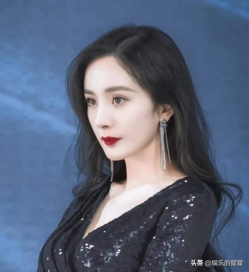 杨幂为什么称为热搜女王,杨幂为什么地位稳