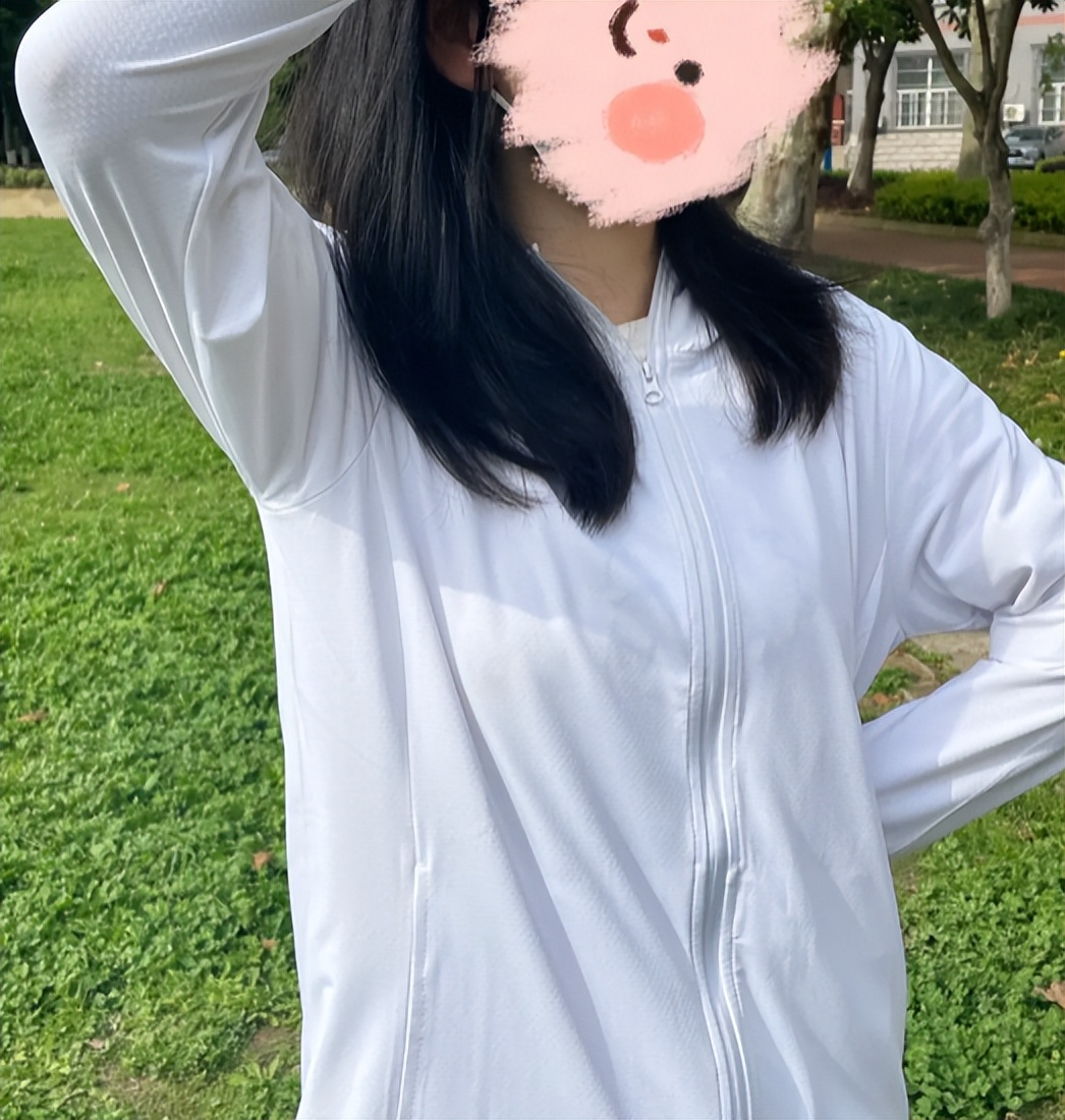 穿来穿去还是黑白配最高级,开衫薄毛衣外套时髦洋气