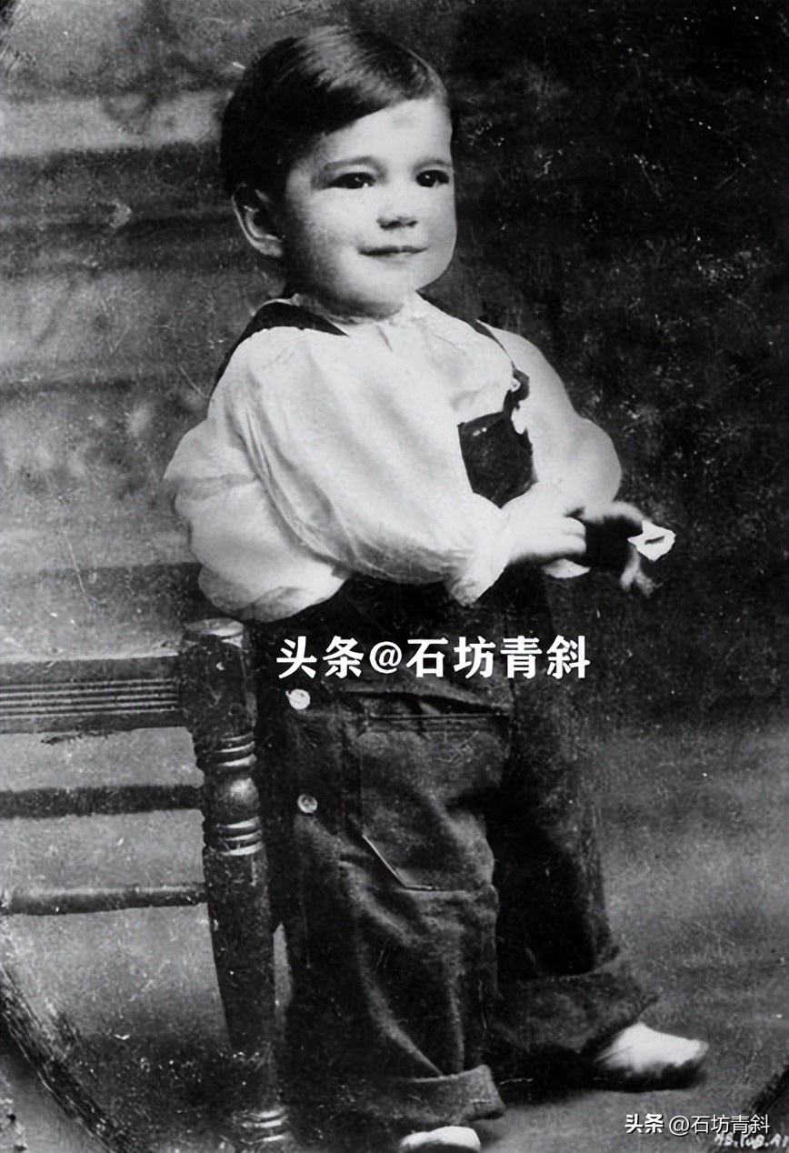 反英雄的暗夜行者，经历4次婚姻，小25岁的妻子陪他走到最后