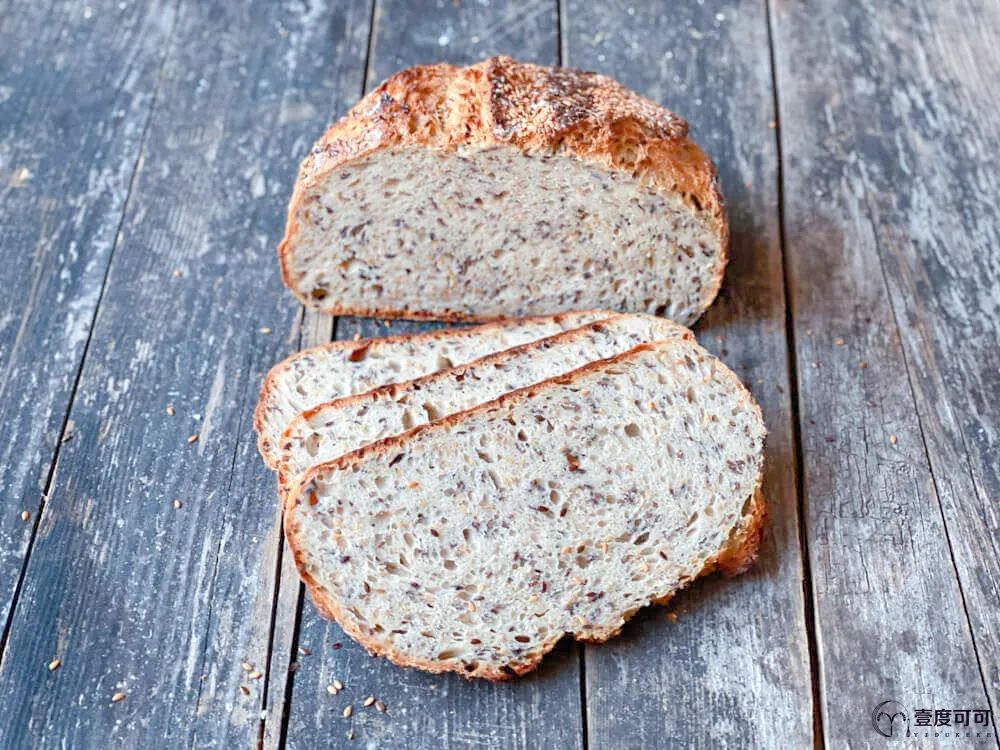 当亚麻籽遇上酪乳|一个丰盛可口的面包，含有许多健康的成分