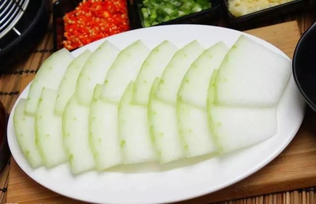 头皮为什么总长疙瘩和脓包,头皮总是长疙瘩或脓包是什么原因