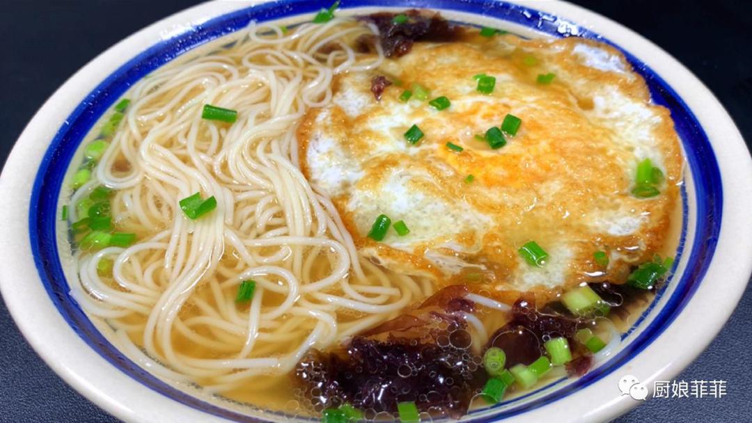 晨起空腹喝水比不吃早餐危害更大,早餐空腹适量喝水的好处