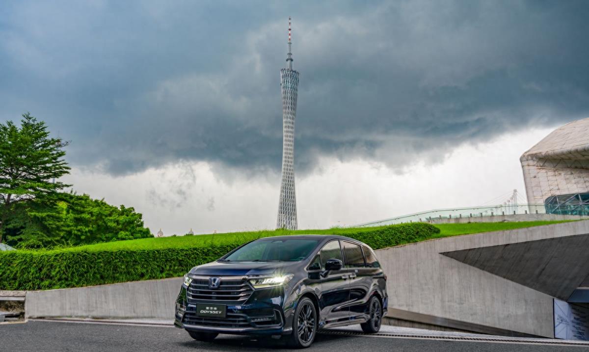 2024款丰田塞纳和奥德赛哪个好,新款奥德赛2024款混动架构