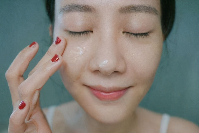 保湿精华液与抗皱精华液的区别,为什么要用抗皱精华霜呢