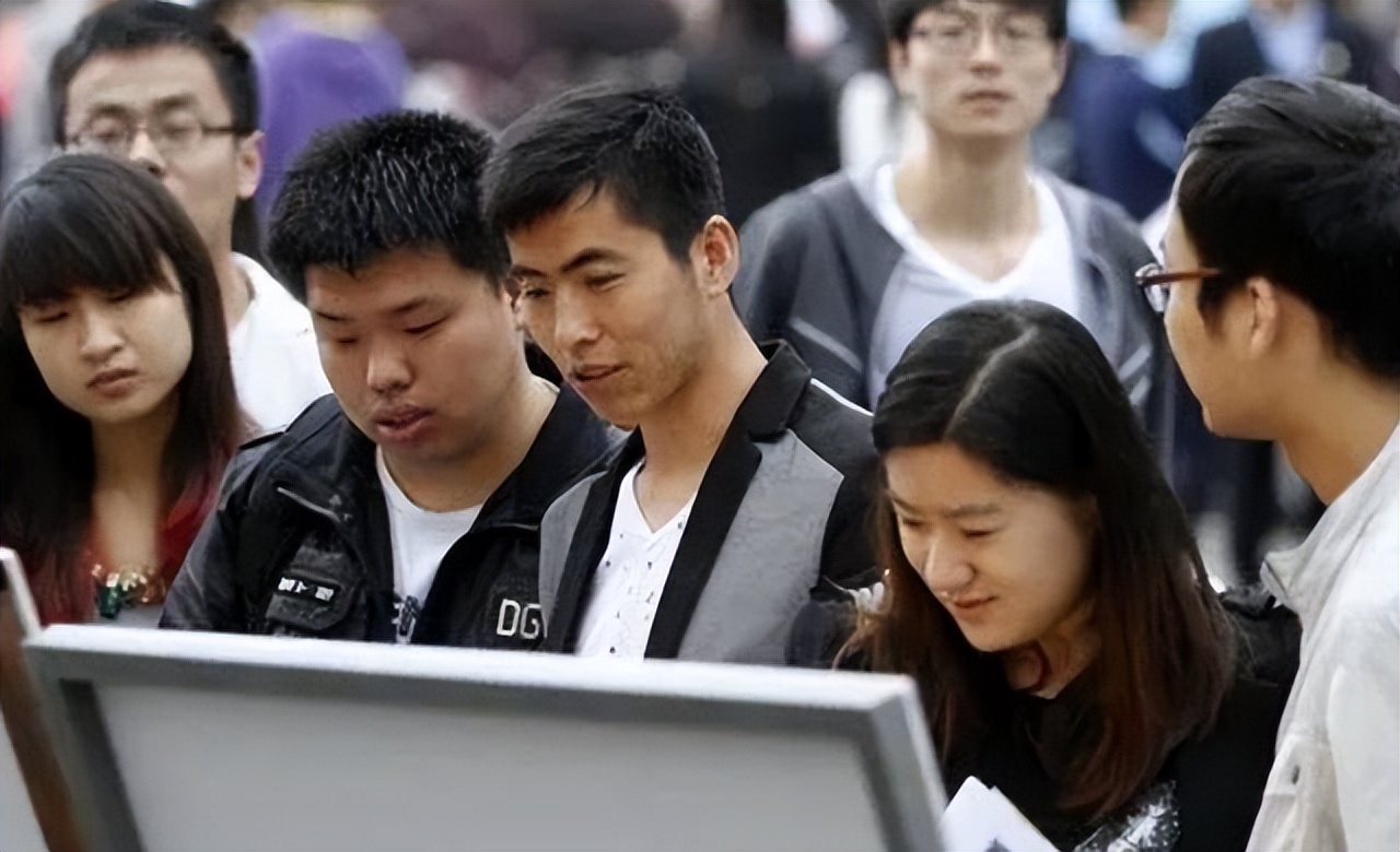 灏忎紬闂峰０鍙戣储琛屼笟,闂峰０鍙戣储琛屼笟