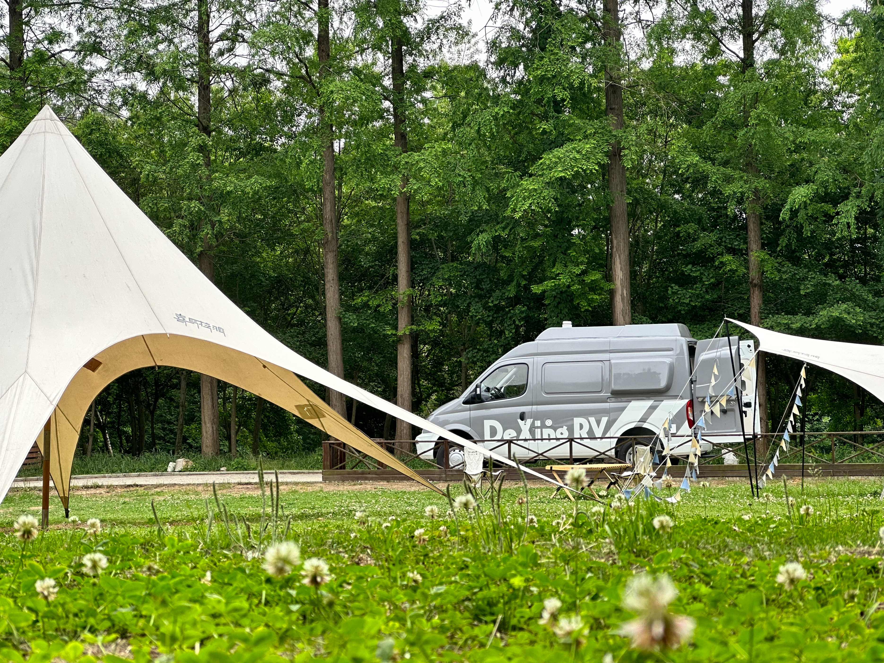 国内能买到的vanlife风格房车,vanlife升顶大床房车最新款