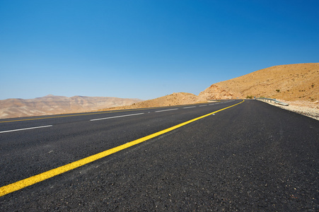 高速路沥青用什么料,高速路面沥青材料