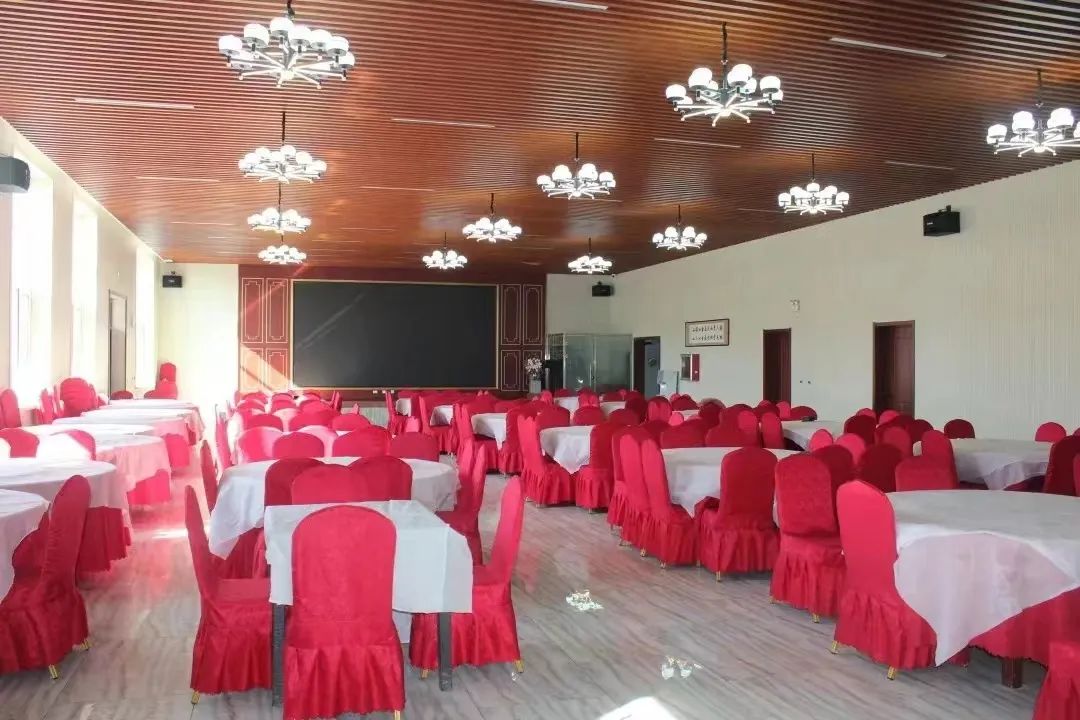 相见恨晚这首歌完整版,原汁原味古色古香的一座小城