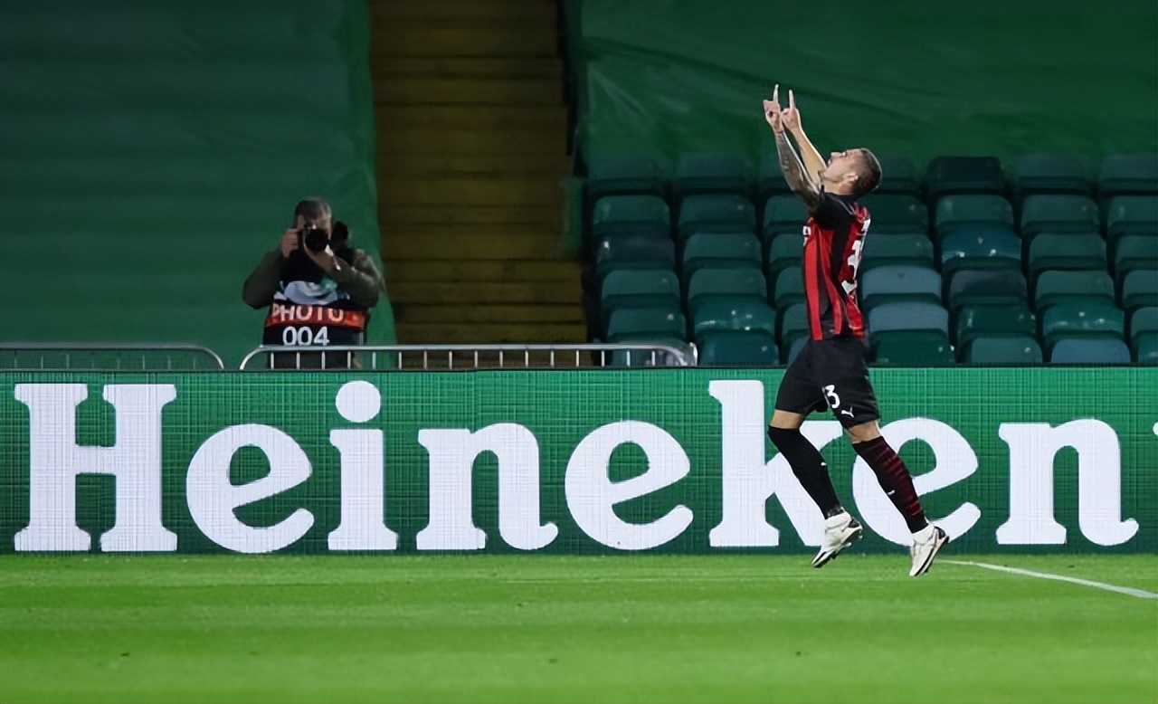 米利克绝杀被吹红牌罚下,早报拜仁8-0血洗沙尔克