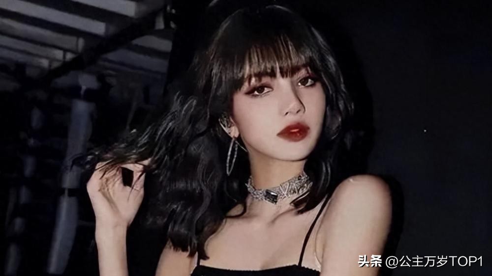 看过疯马秀就知道Lisa的不对外公开表演可能“尺度”不止于此！