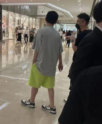 王思聪一晚消费24万的夜店,王思聪酒吧消费200w