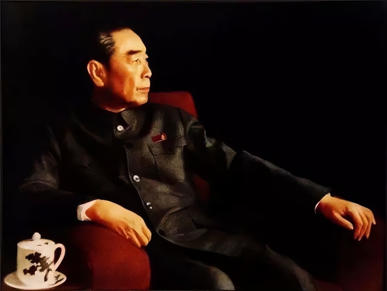 周总理逝世3小时后遗体被解剖，医生泪如雨下：总理该有多痛啊！