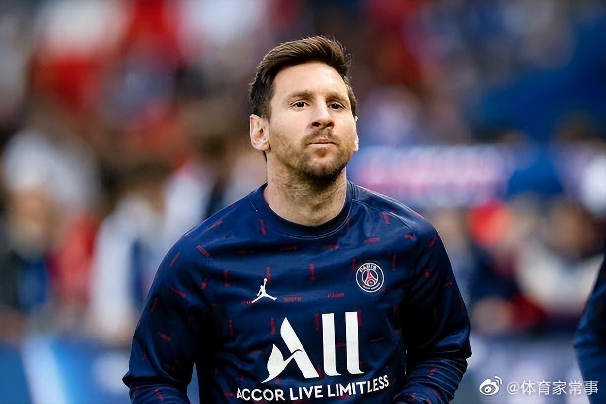 莱万多夫斯基正式亮相诺坎普球场,莱万多夫斯基诺坎普