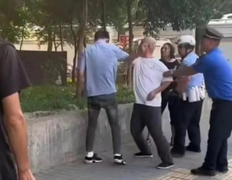 女子被司机打耳光后续赔了多少钱,女人被司机打耳光司机赔了10万