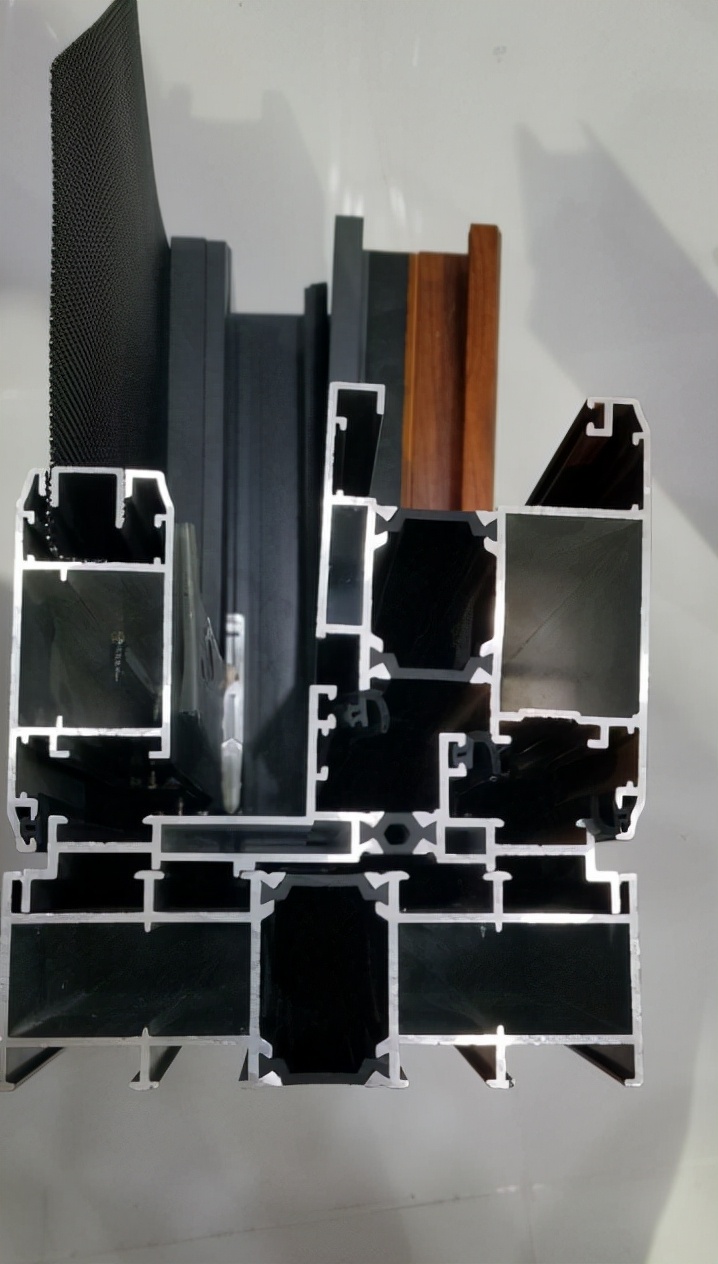 断桥铝是什么意思中文翻译,断桥铝的解释