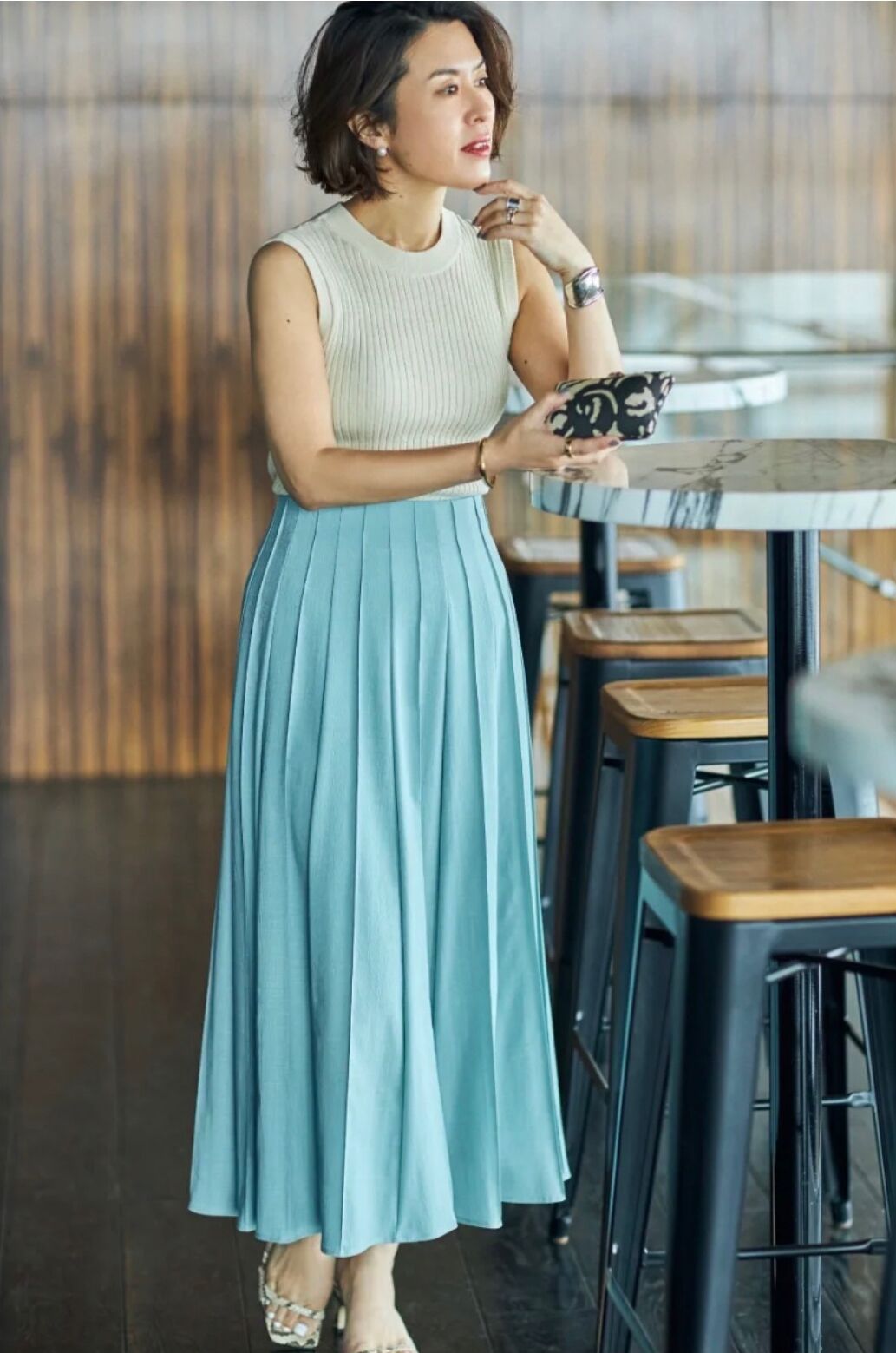 四五十岁女人，裙子尽量不穿包臀、不穿艳色，换成这些更优雅得体