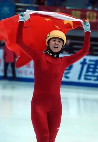 王濛傲视群雄，老范横刀立马，她杀气腾腾，都曾是合格的中国青年