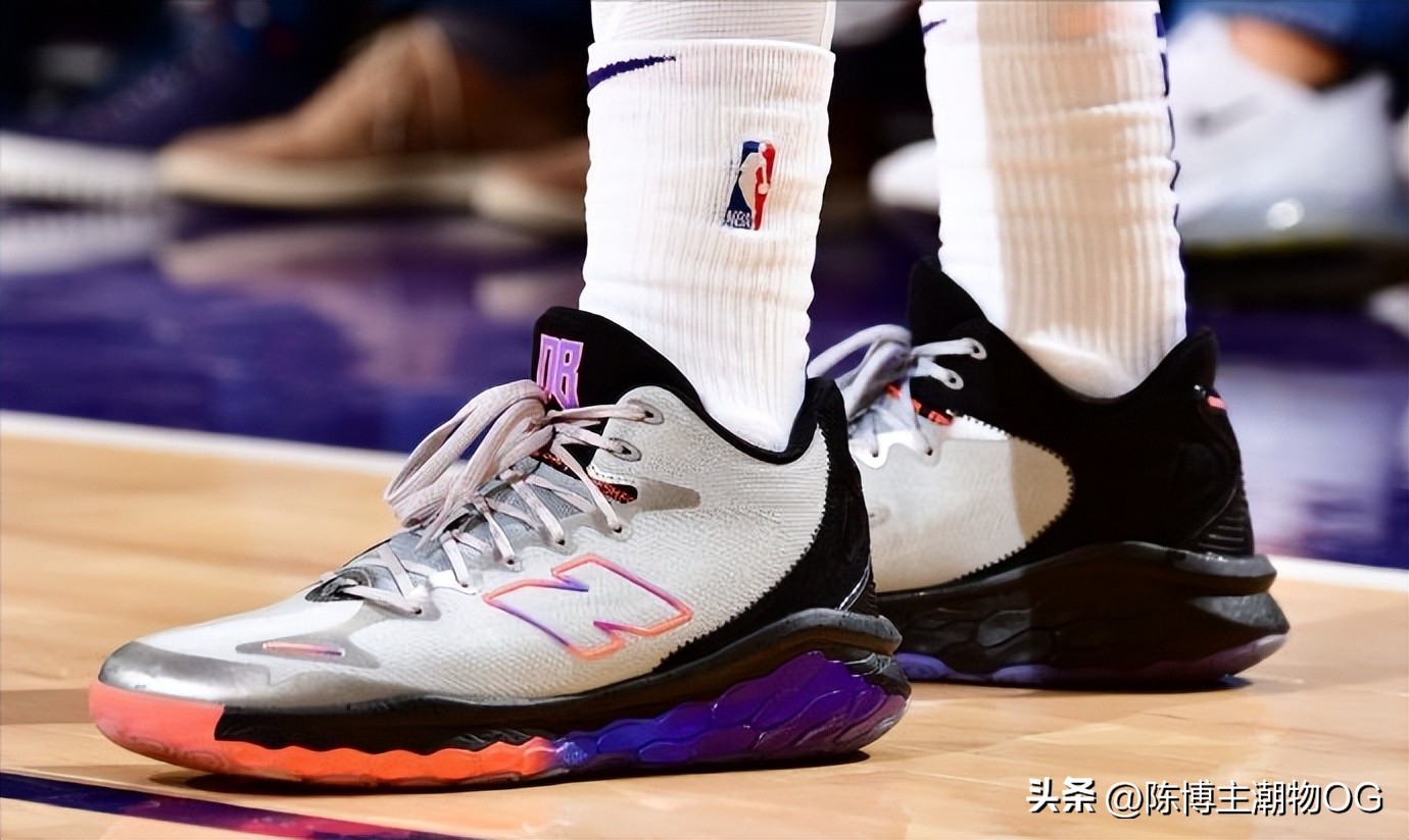 球星上脚篮球鞋欧文,欧文上脚kyrielow2