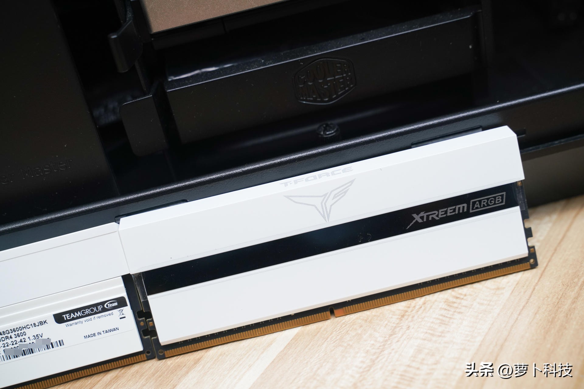 十铨梦境是内存条颜值天花板吗 (十铨梦境16gb电竞马甲灯条评测)