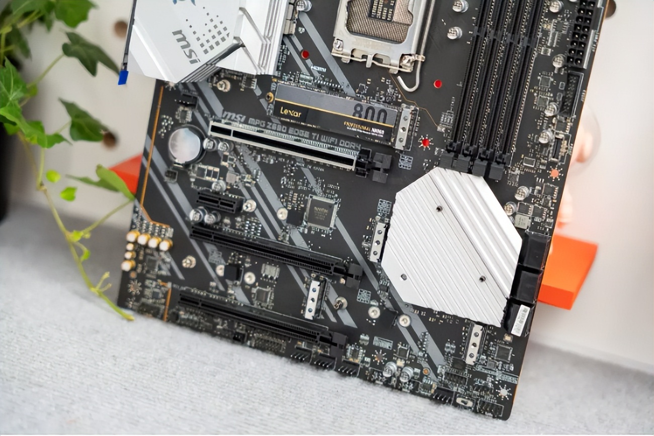 xpg白色机箱,xpg白色和金色