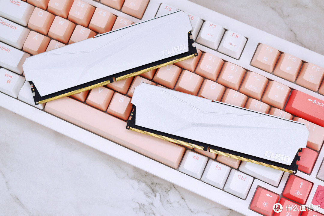 性价比之王！酷兽（CUSO）夜枭DDR56400内存上手，省钱也有强战力